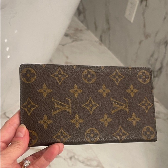 Louis Vuitton Accessories - Louis Vuitton Classic Brown Monogram Card Holder